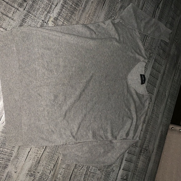 Alexander & David S/M Gray V-Neck Women's Sweater Preloved - Picture 6 of 6